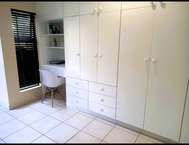 2 bed property to rent in ILLOVO BEACH